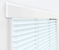 Жалюзи Изолайт 25 мм на пластиковые окна - цвет голубой